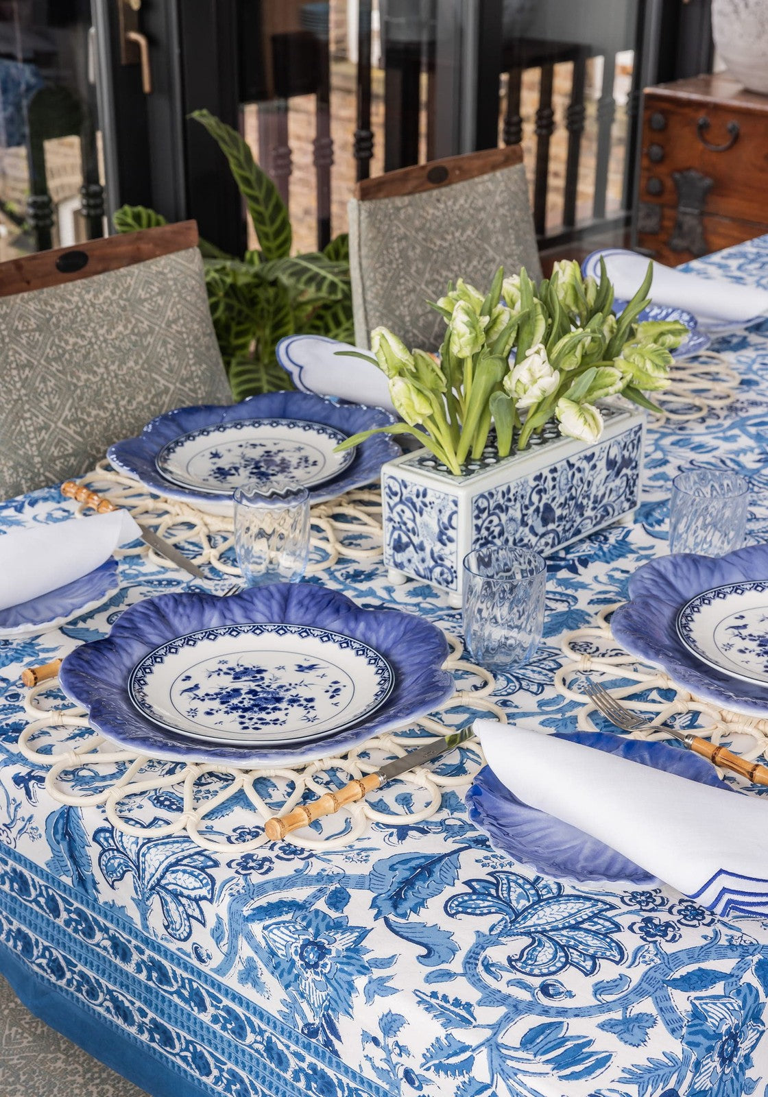 Casa by Josephine Jenno at Söstter. Slow homewares from the London brand. Handcrafted rattan, hand-painted Vietri tableware, sculptural vases and considered curiosities inspired by the world's most treasured antiques.