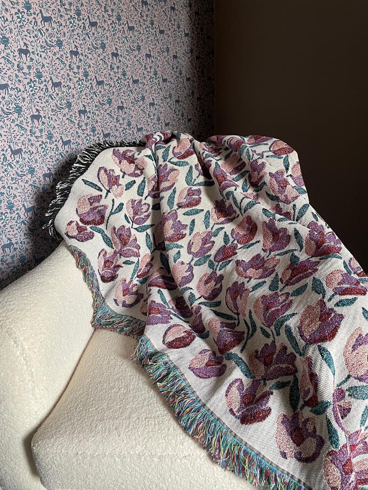 Tulip Kisses Woven Blanket