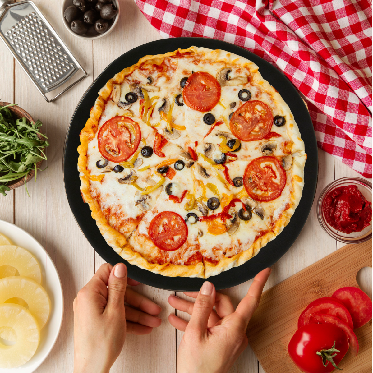 Black Stoneware Pizza Plate