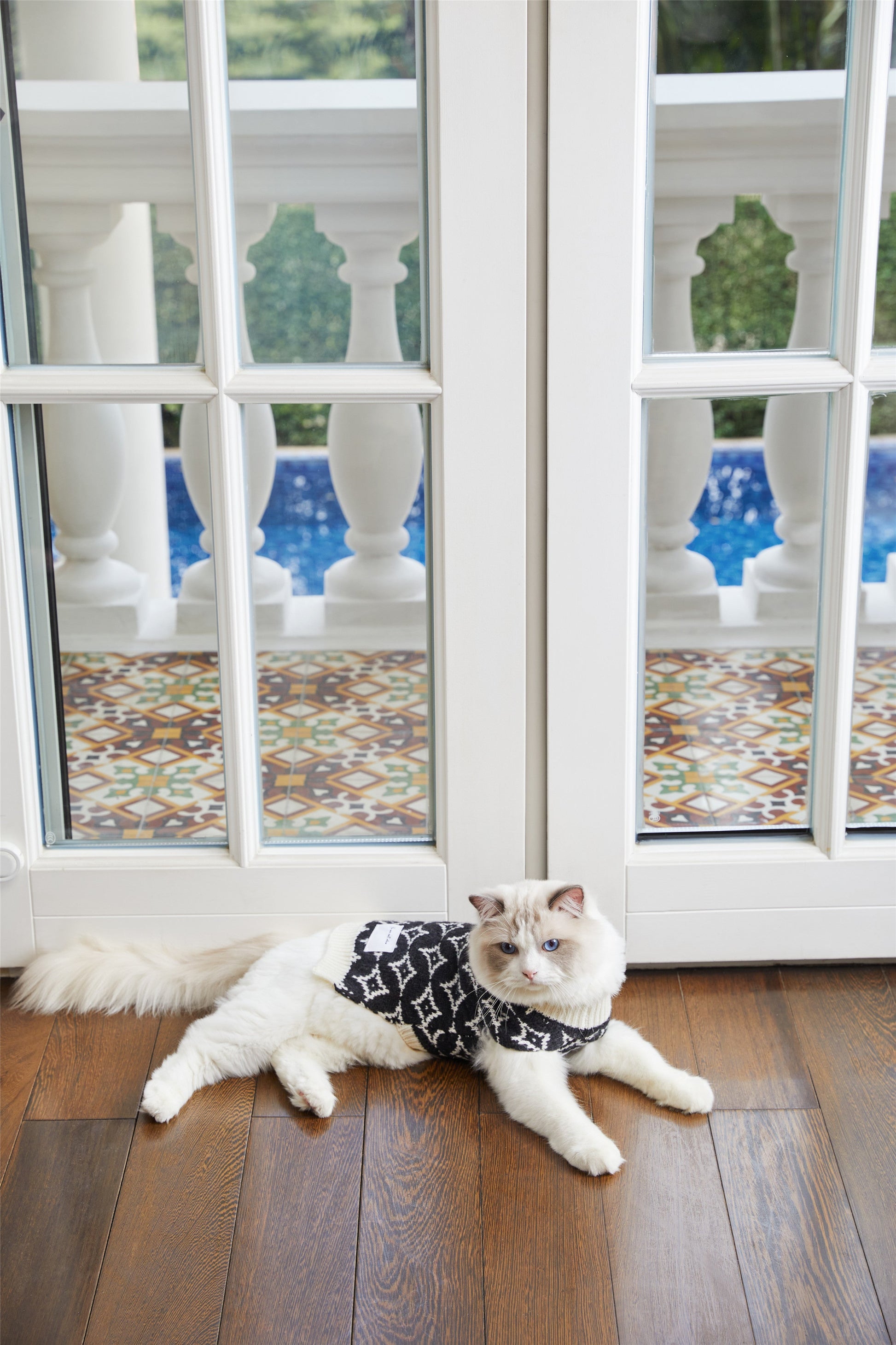 You Are Not Alone Sleeveless Jumper with Floral Pattern