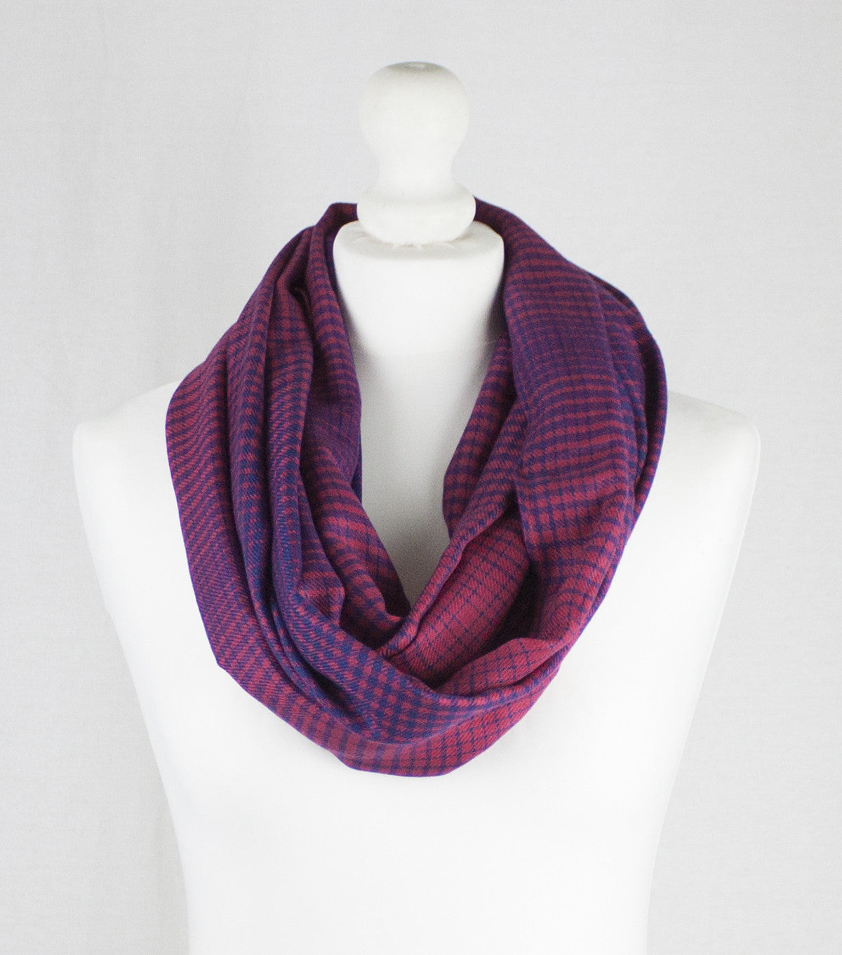 Gradient Checks Twill Weave Viscose Scarf in Fuchsia Purple