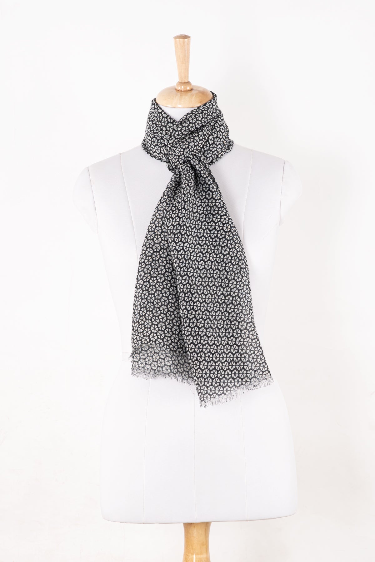 Hexagon Wheel Print Linen Cotton Scarf in Black