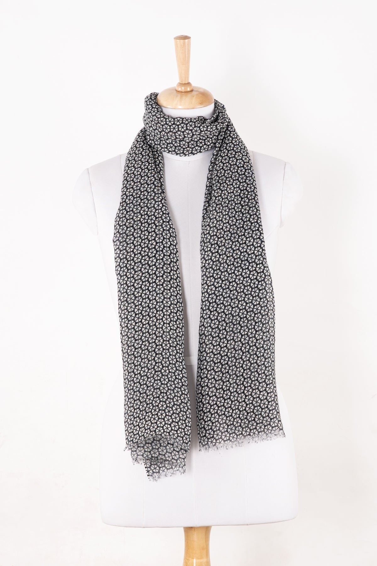 Hexagon Wheel Print Linen Cotton Scarf in Black