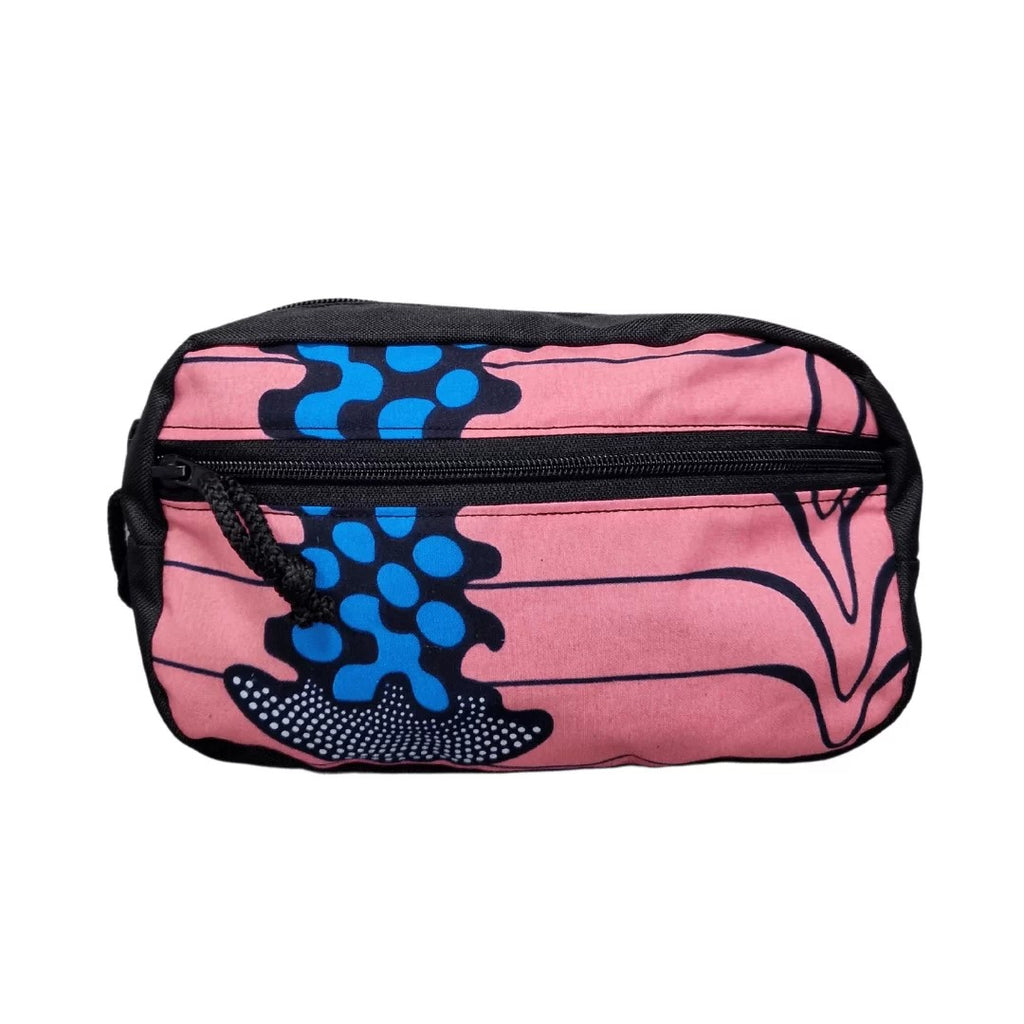 Spacious Dog Treat Pouch – Secure & Adjustable Strap by Drinbags at www.brixbailey.com
