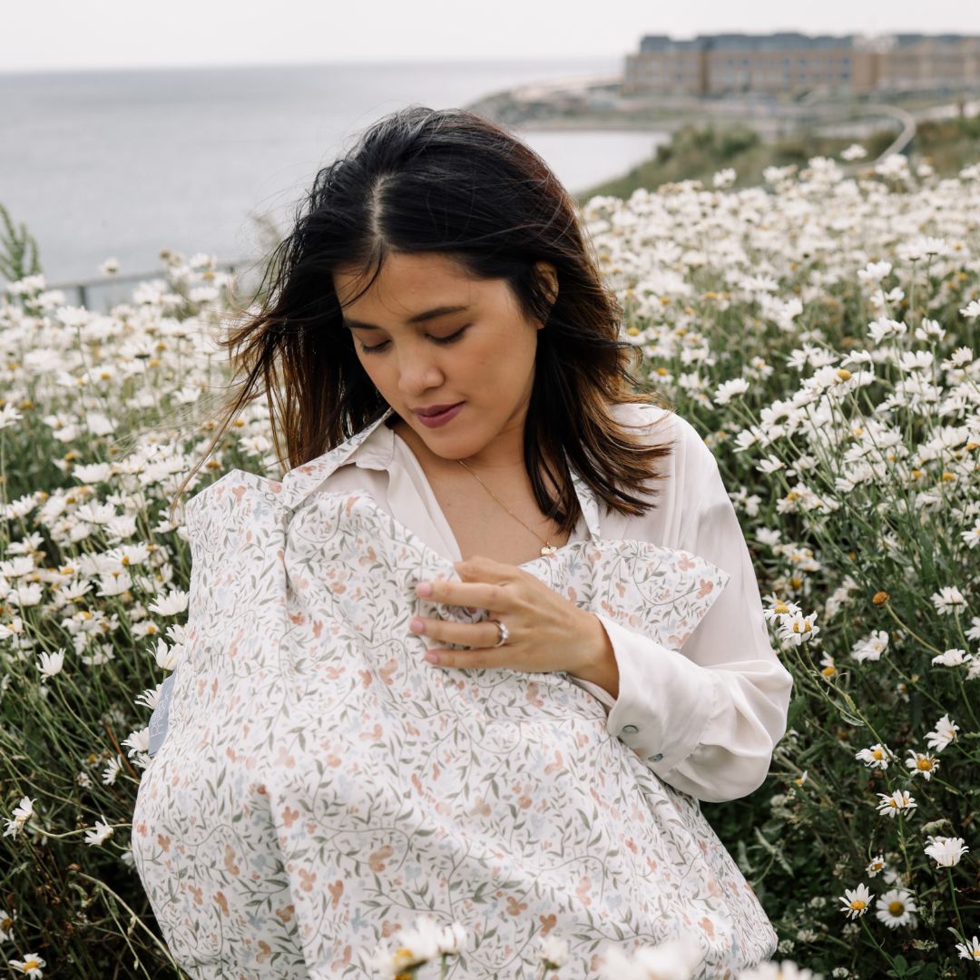 Nursing Privacy Cover in Sweet and Wild