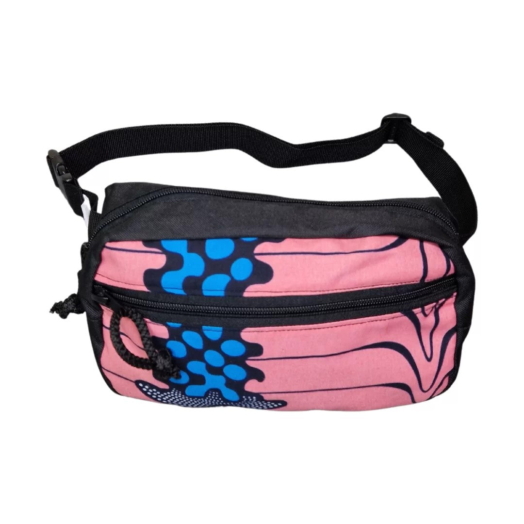 Spacious Dog Treat Pouch – Secure & Adjustable Strap by Drinbags at www.brixbailey.com