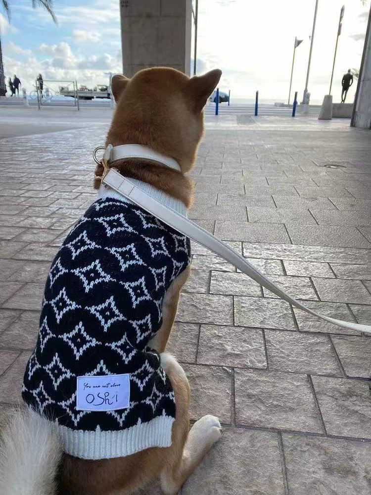 You Are Not Alone Sleeveless Jumper with Floral Pattern