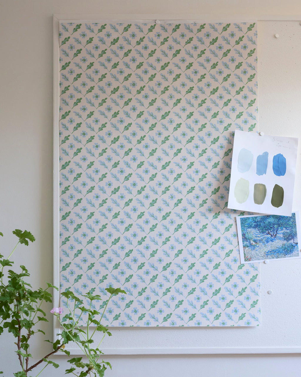 Oxalis Oak wallpaper - peppermint