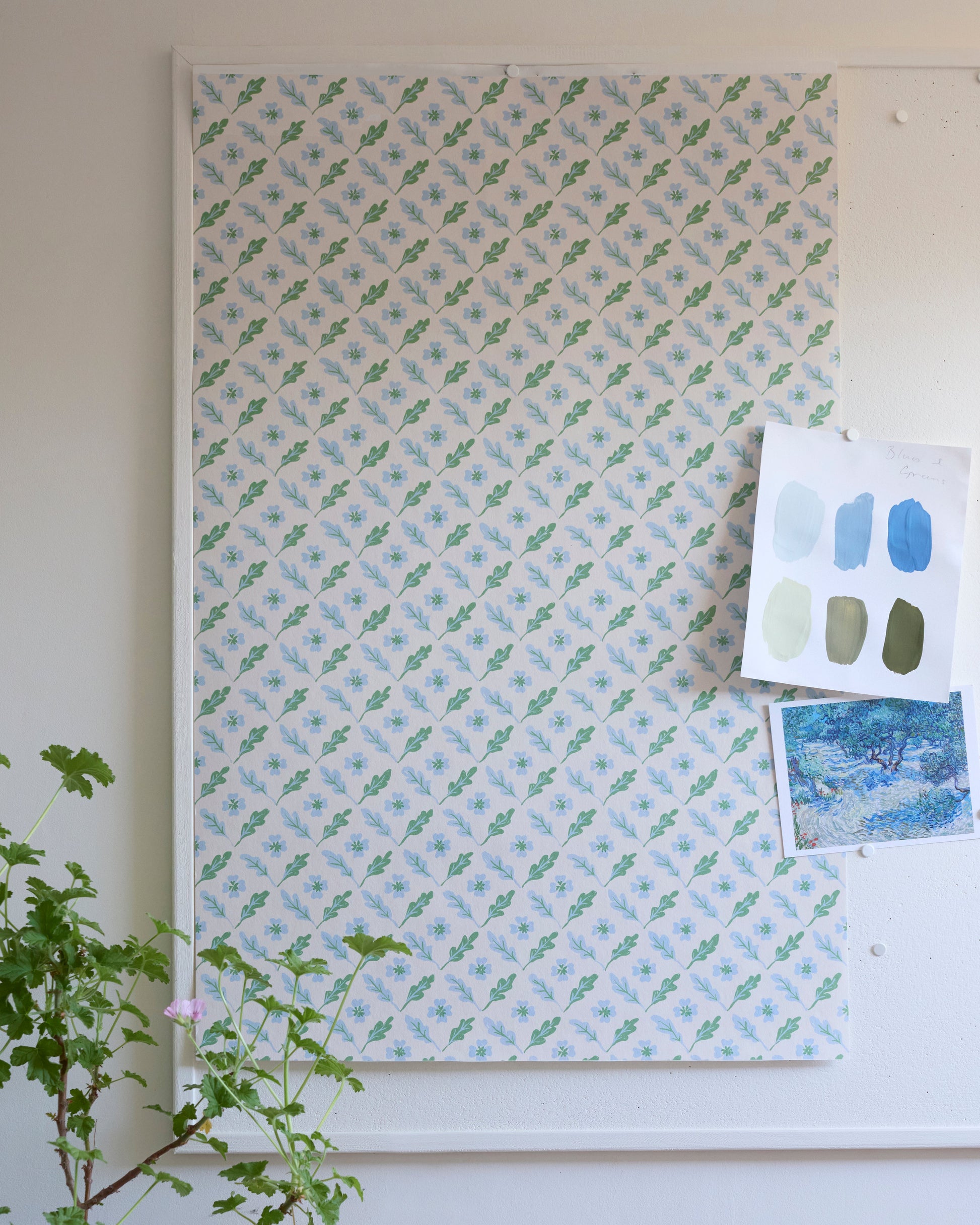 Oxalis Oak wallpaper - peppermint