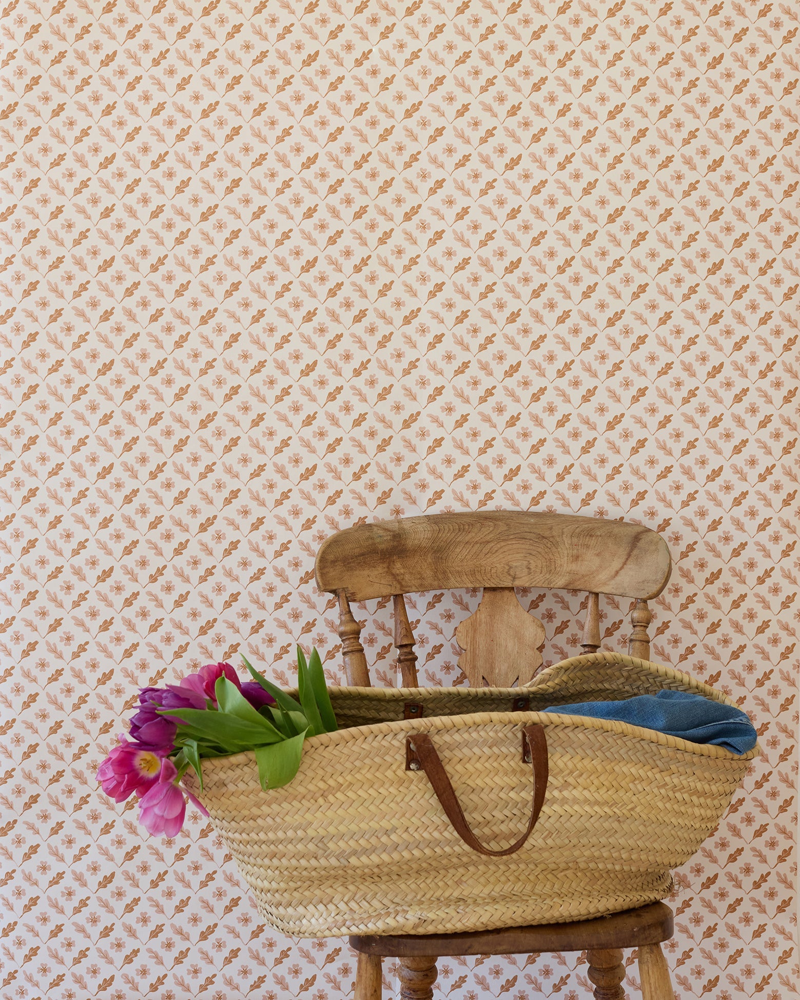 Oxalis Oak wallpaper - toffee