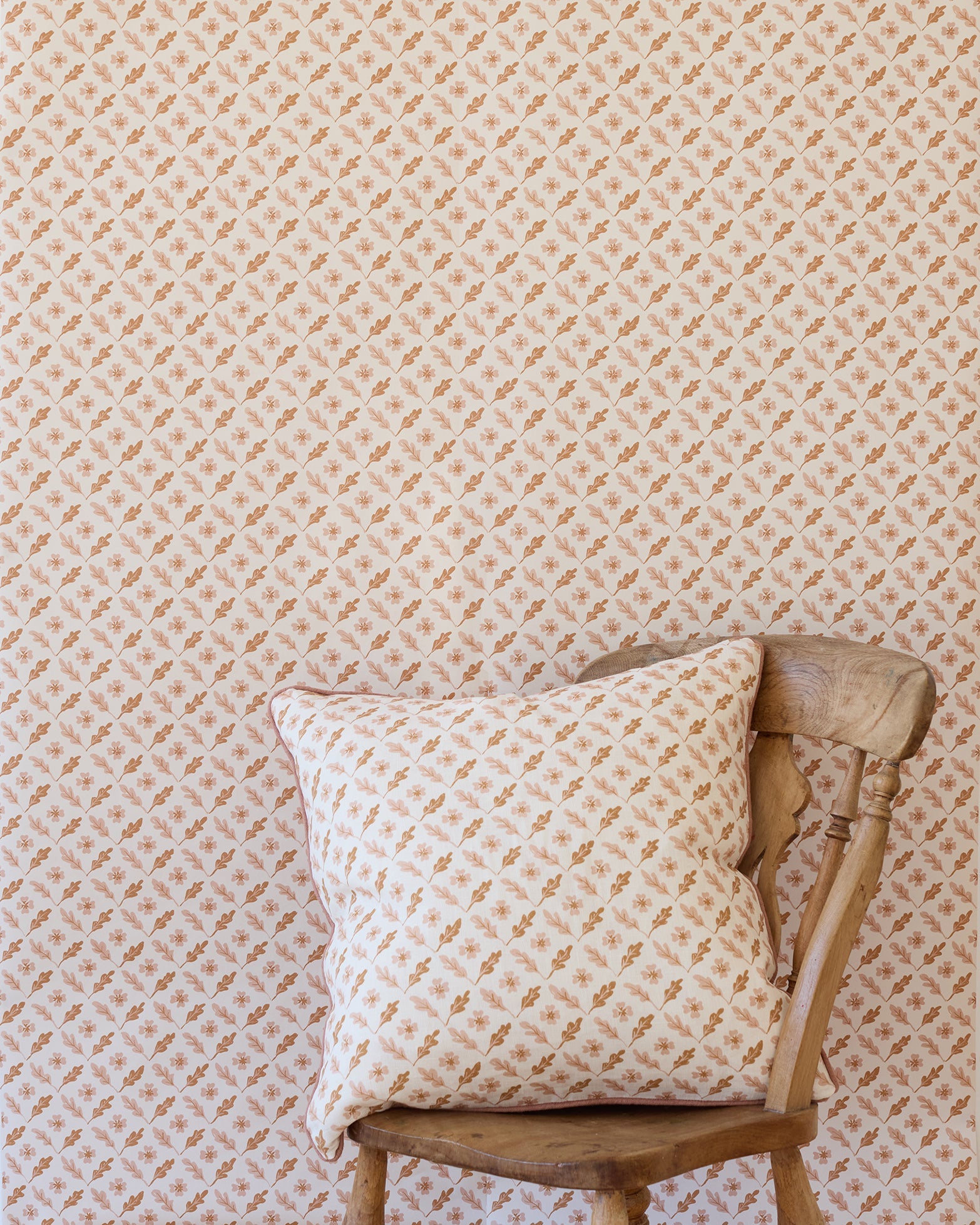 Oxalis Oak wallpaper - toffee