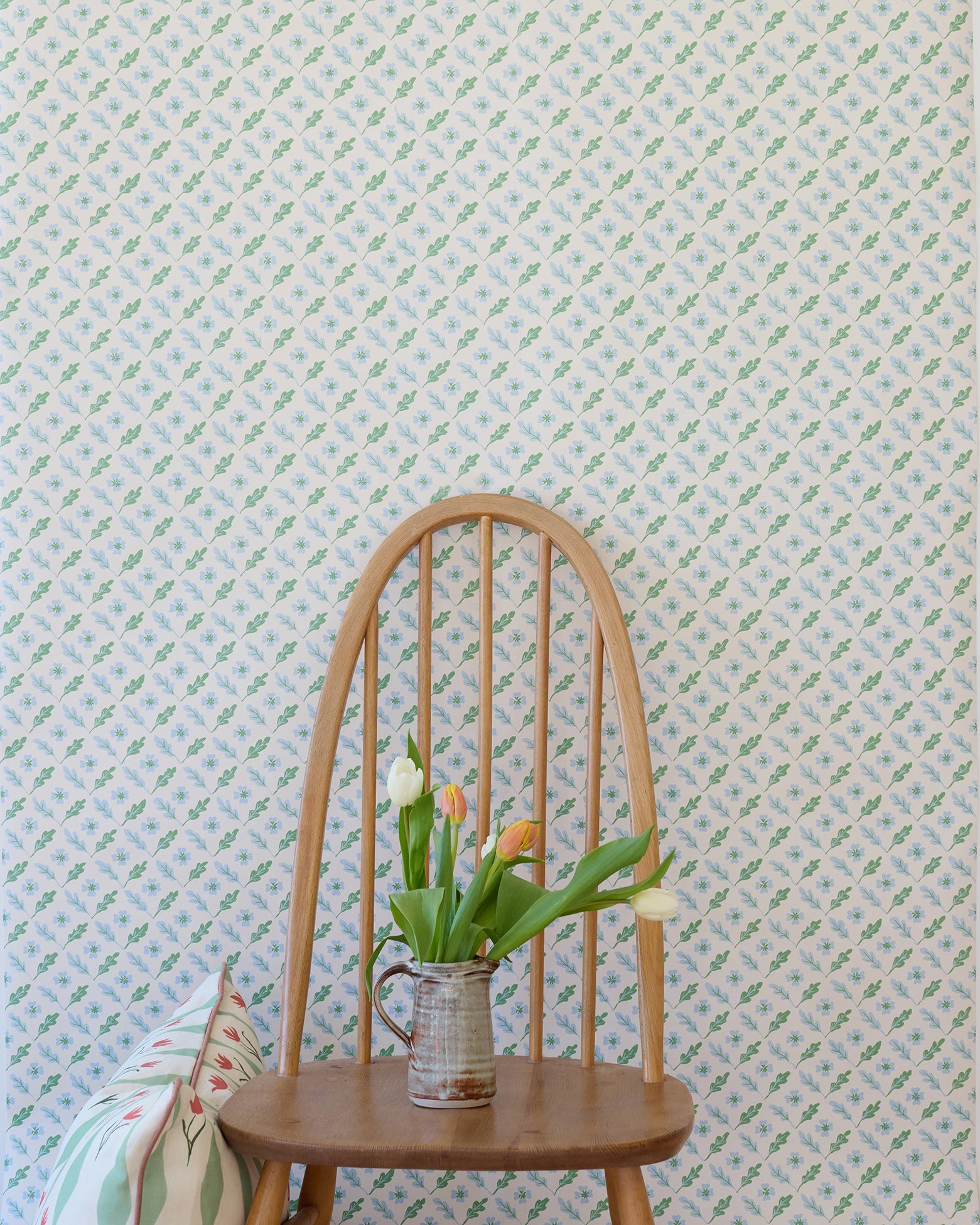 Oxalis Oak wallpaper - peppermint