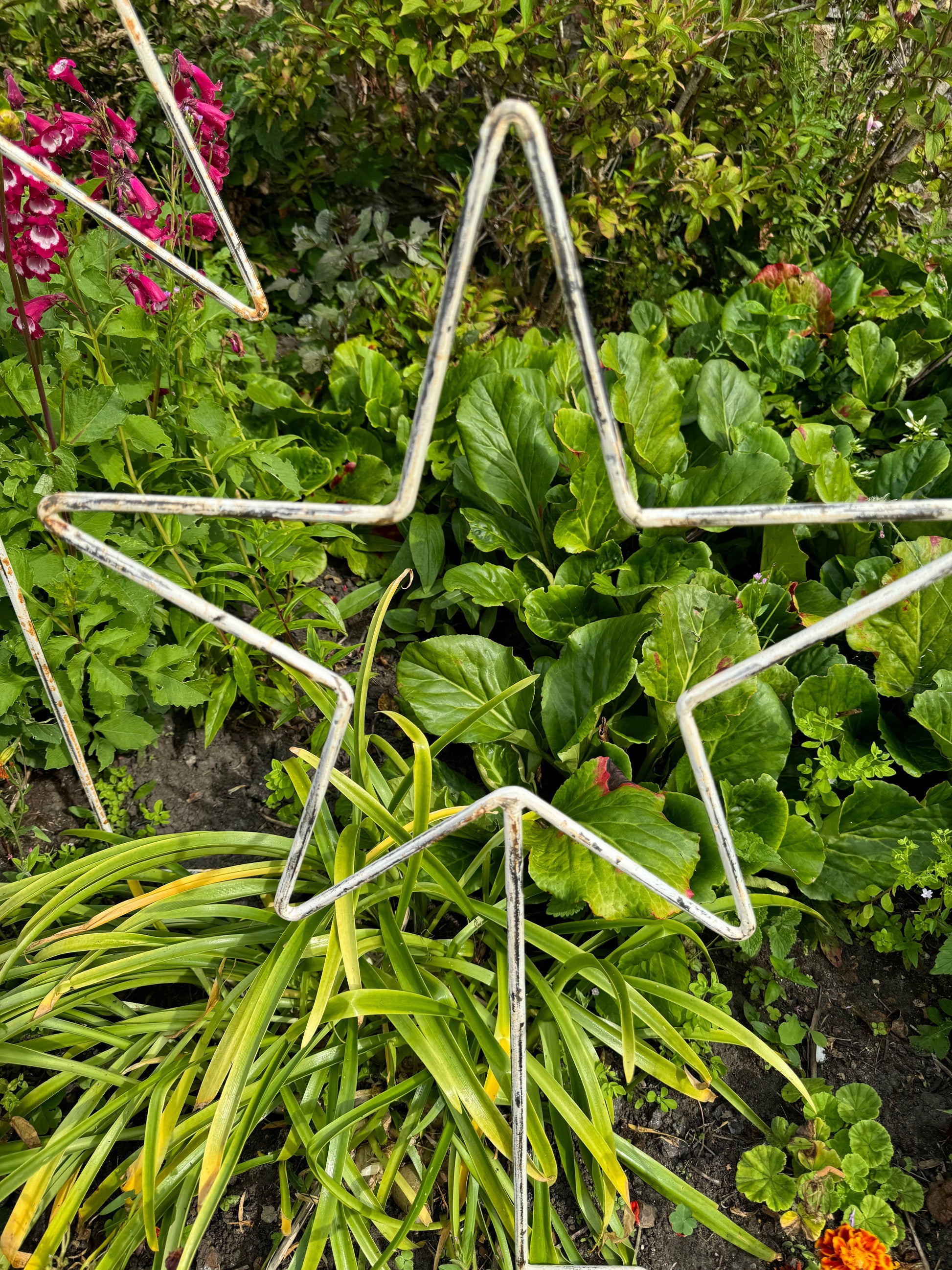 Garden Star Ground Spike Metal Ornaments for Lawns