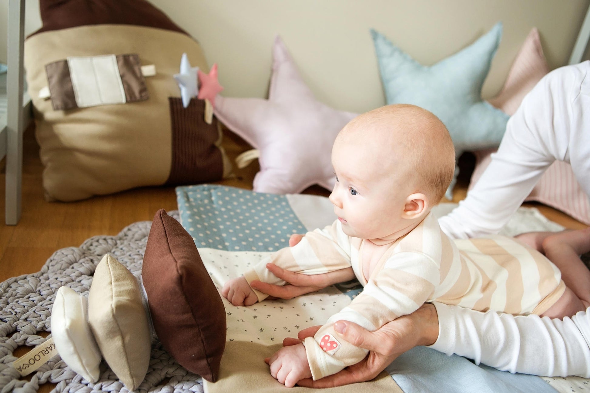 Karloova Pillow Heap – Interactive Baby Toy with Sounds & Mirror by Karloova at www.brixbailey.com