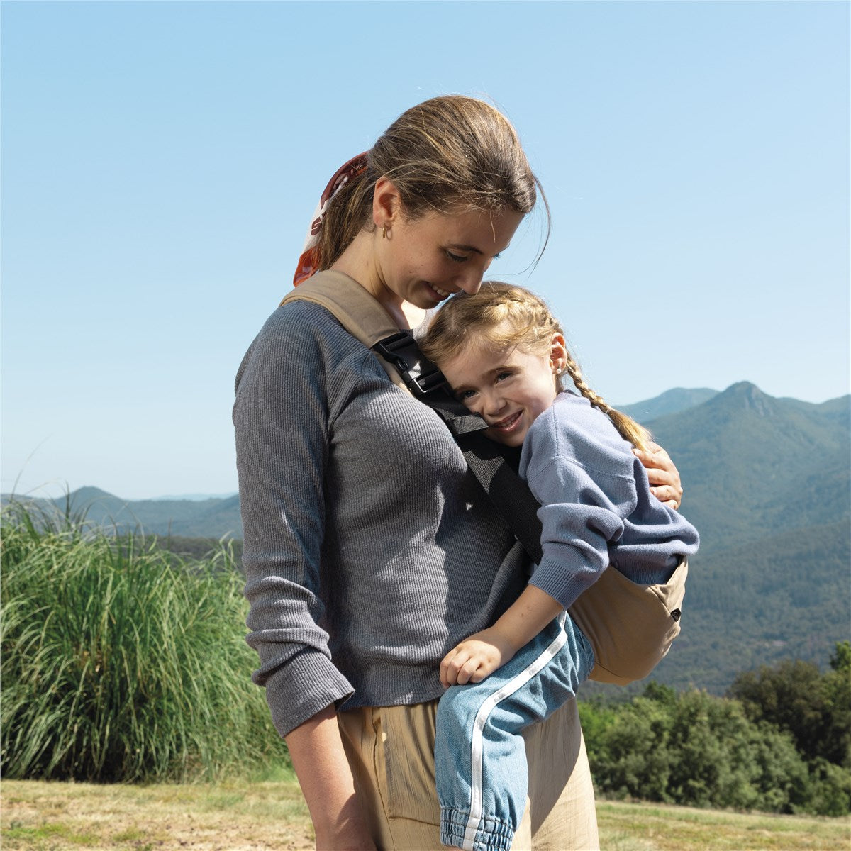 Lightweight Hip Baby Carrier in Bison