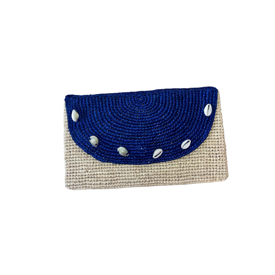 Shell Pouch in Natural Raffia