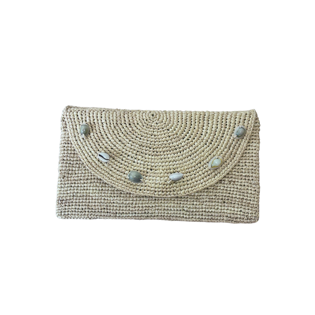 Shell Pouch in Natural Raffia