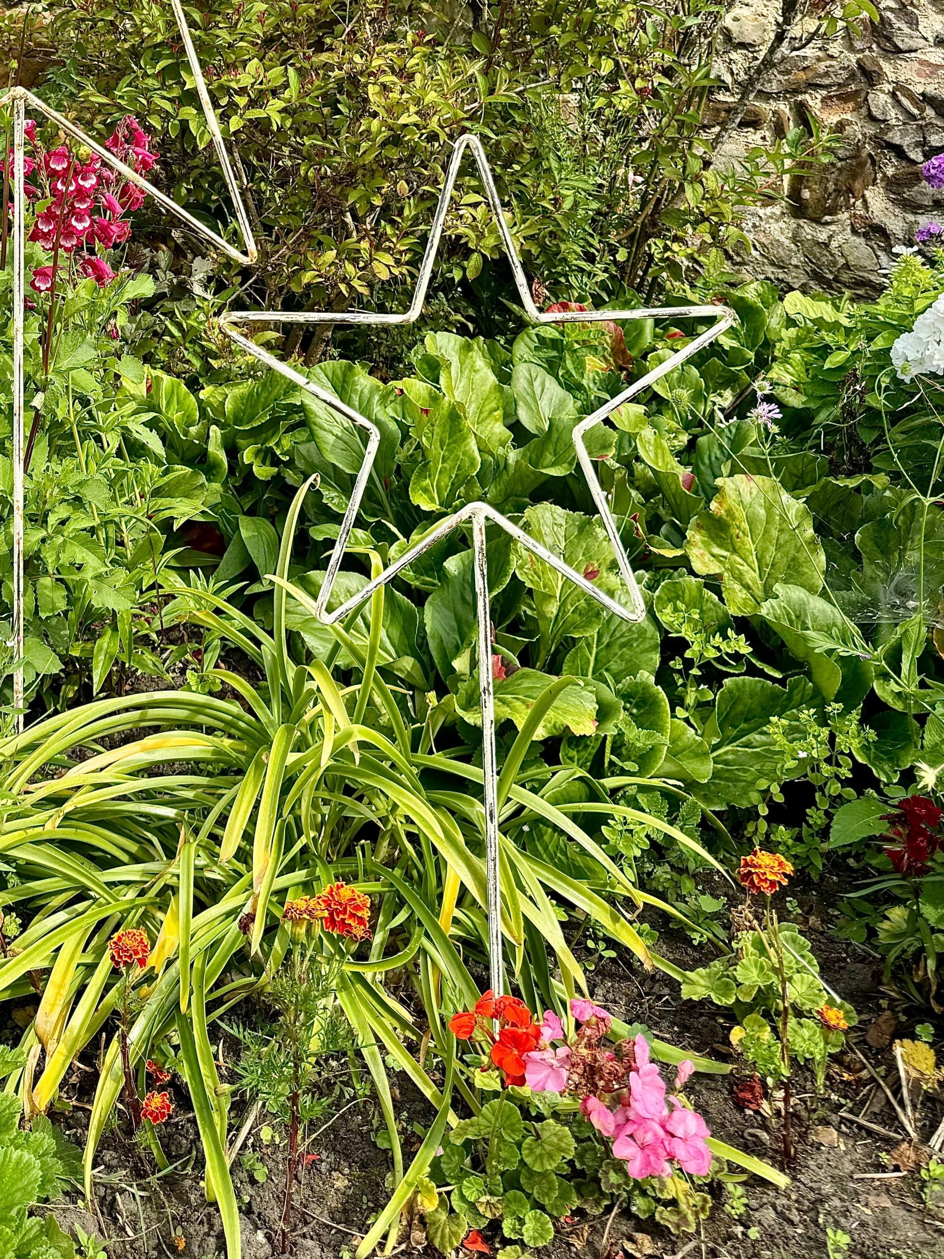 Garden Star Ground Spike Metal Ornaments for Lawns