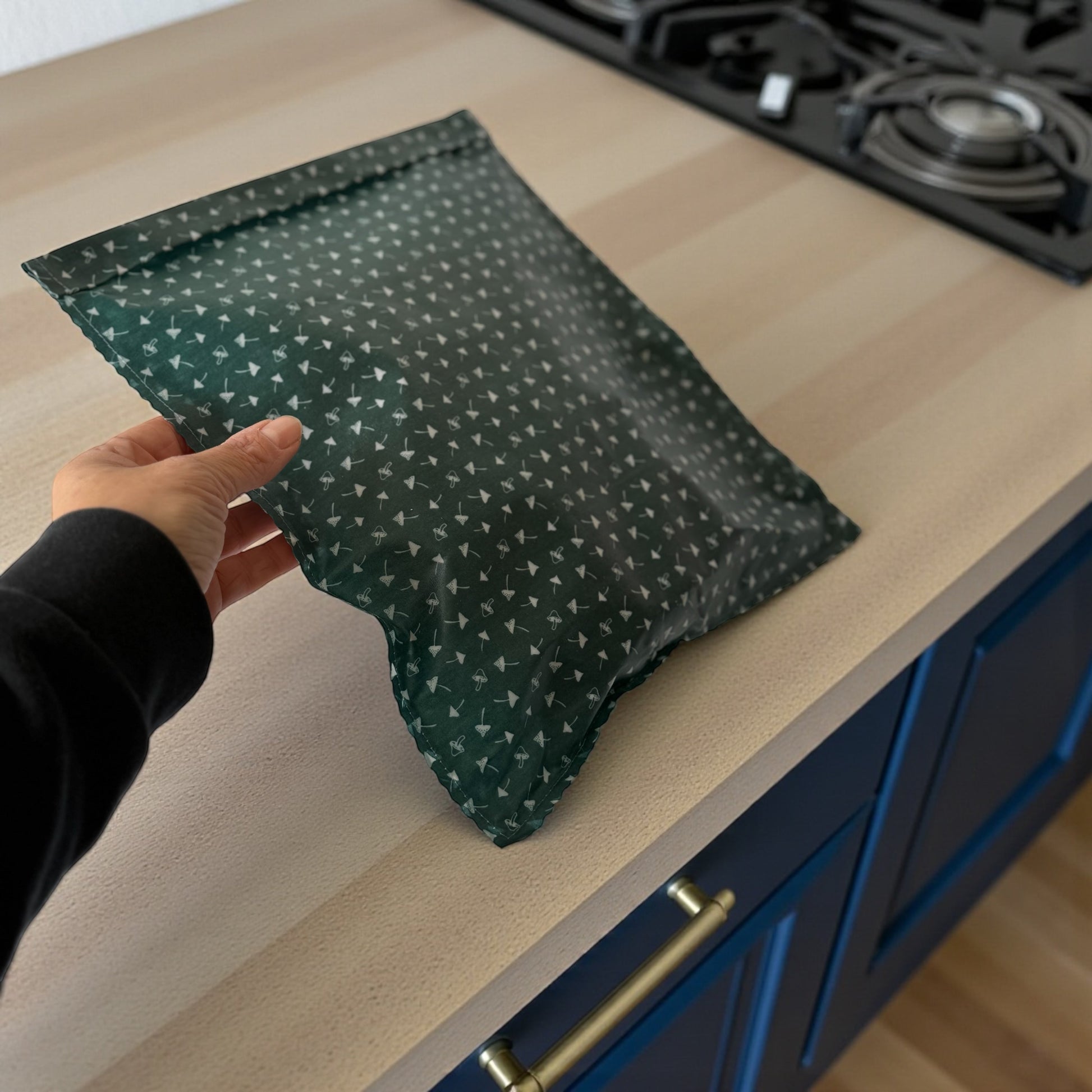 Reusable Beeswax Food Storage Bags – Toadstool Print (Forest Green)