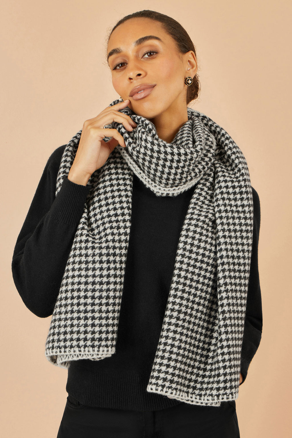 Black Dog Tooth Scarf with Stitch Detail