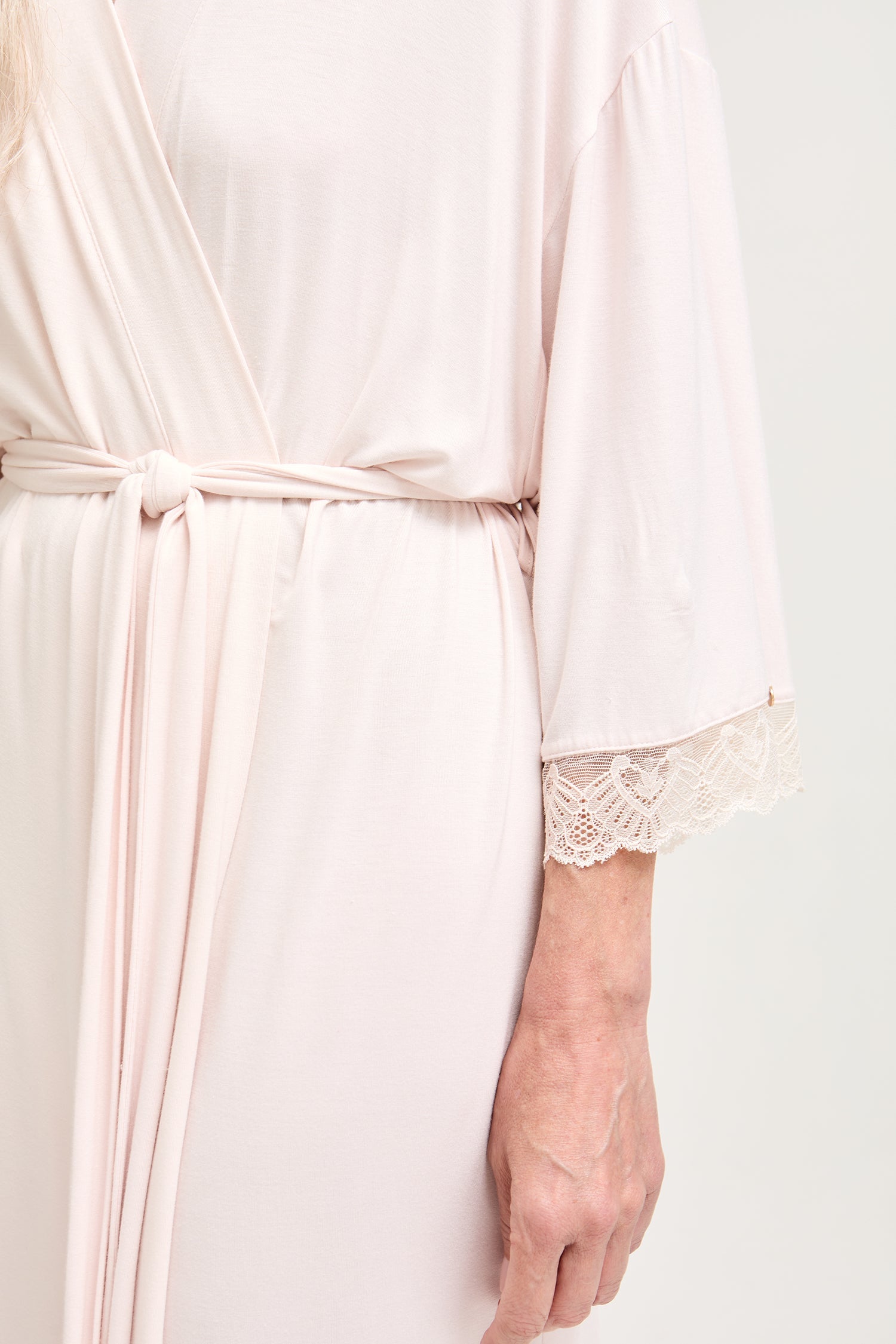 Bamboo Lace Kimono Robe in Powder Puff