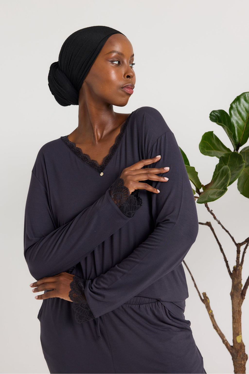 Bamboo Lace V-Neck Pyjama Set in Raven