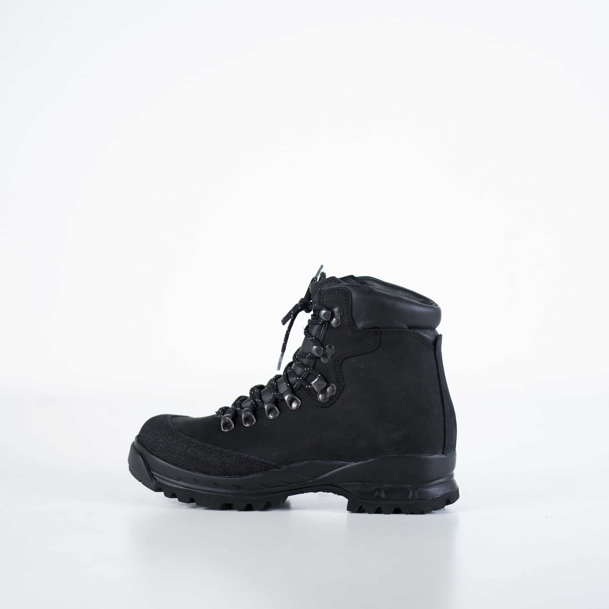 553P Black Hiking Boots – Durable, Waterproof, Comfortable by Samelin at www.brixbailey.com