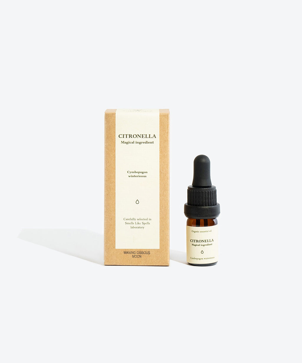 Natural Organic Lemongrass Oil – Holistic Aromatherapy Benefits by Smells Like Spells at www.brixbailey.com