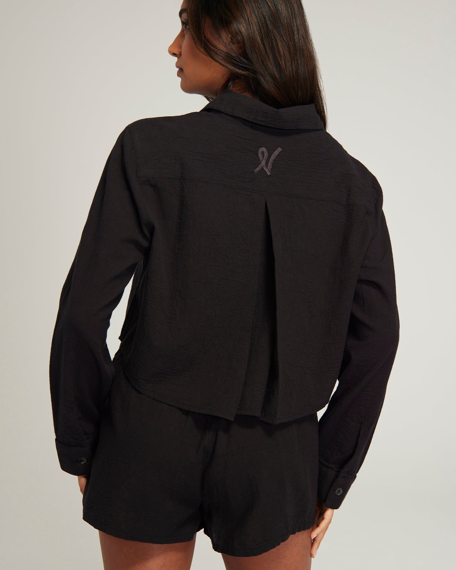 The Cropped Shirt - Black