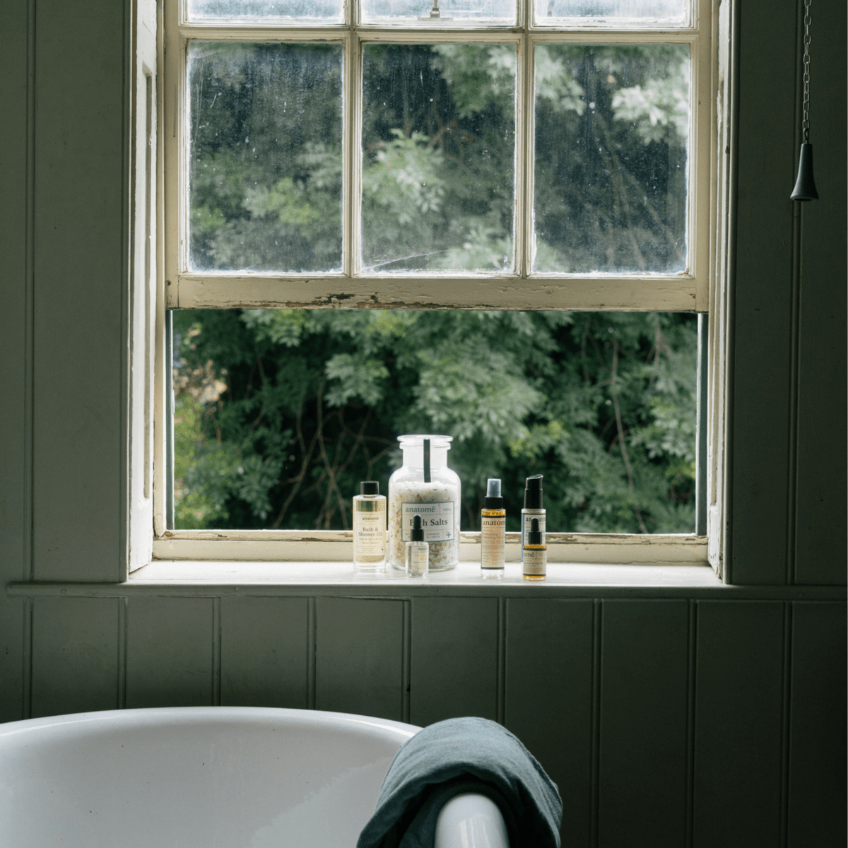 Calming Bath and Shower Oil with Roman Chamomile for Sleep and Stress Relief