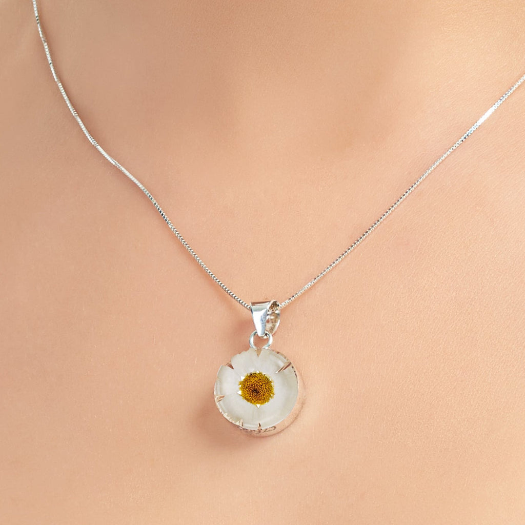 Sterling Silver White Daisy Round Pendant Necklace