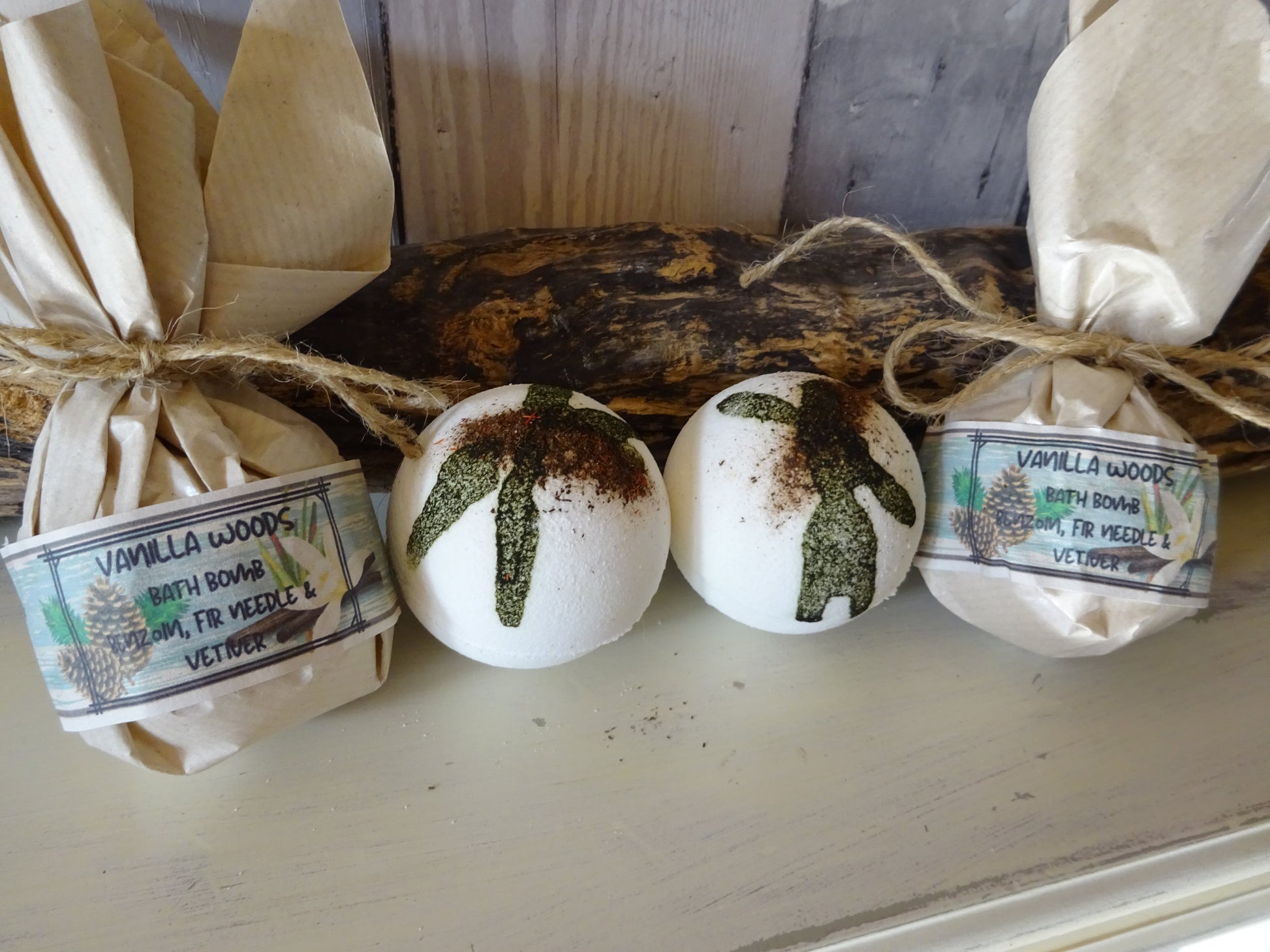 Vanilla Woods Aromatherapy Bath Bomb