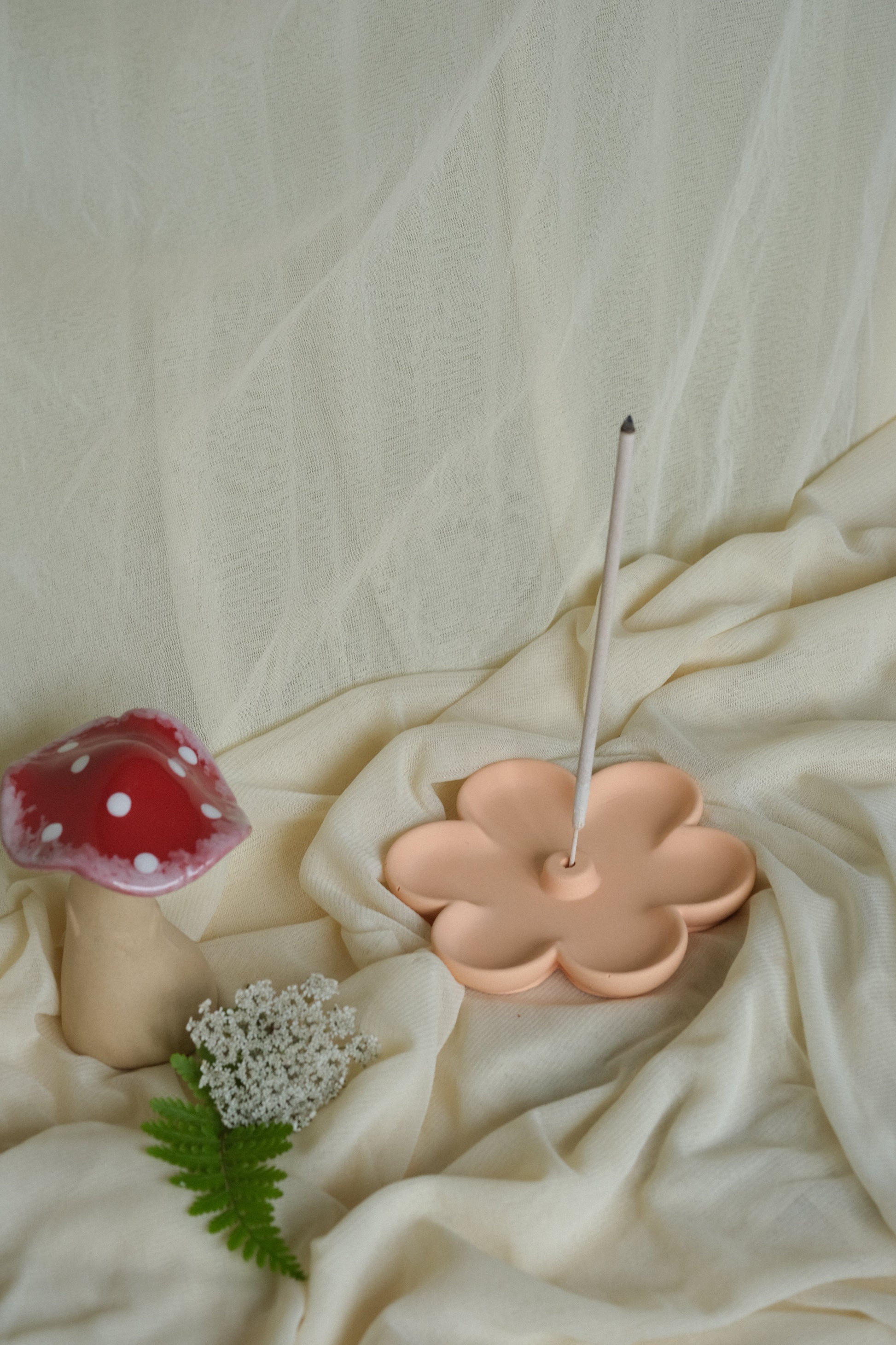 Daisy Incense Holder in Concrete
