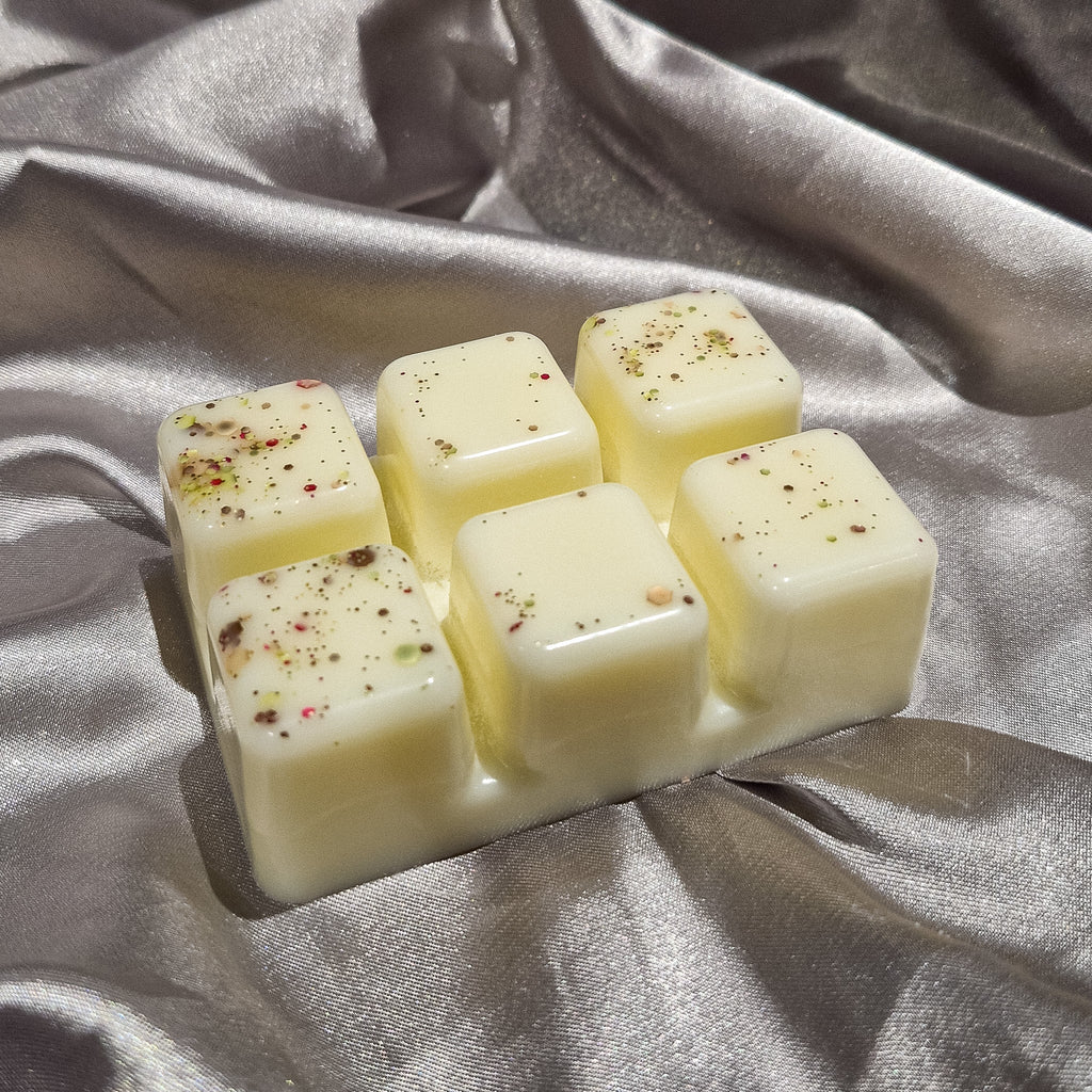 Dark Honey and Sandalwood Wax Melt Clamshell