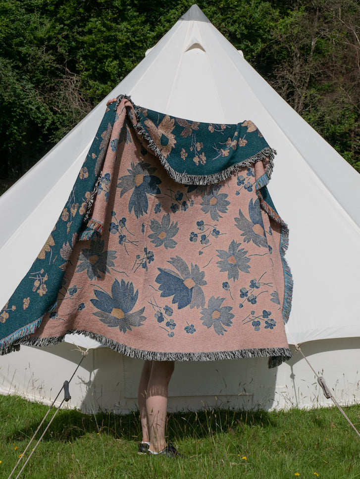 Deco Daisy Woven Blanket