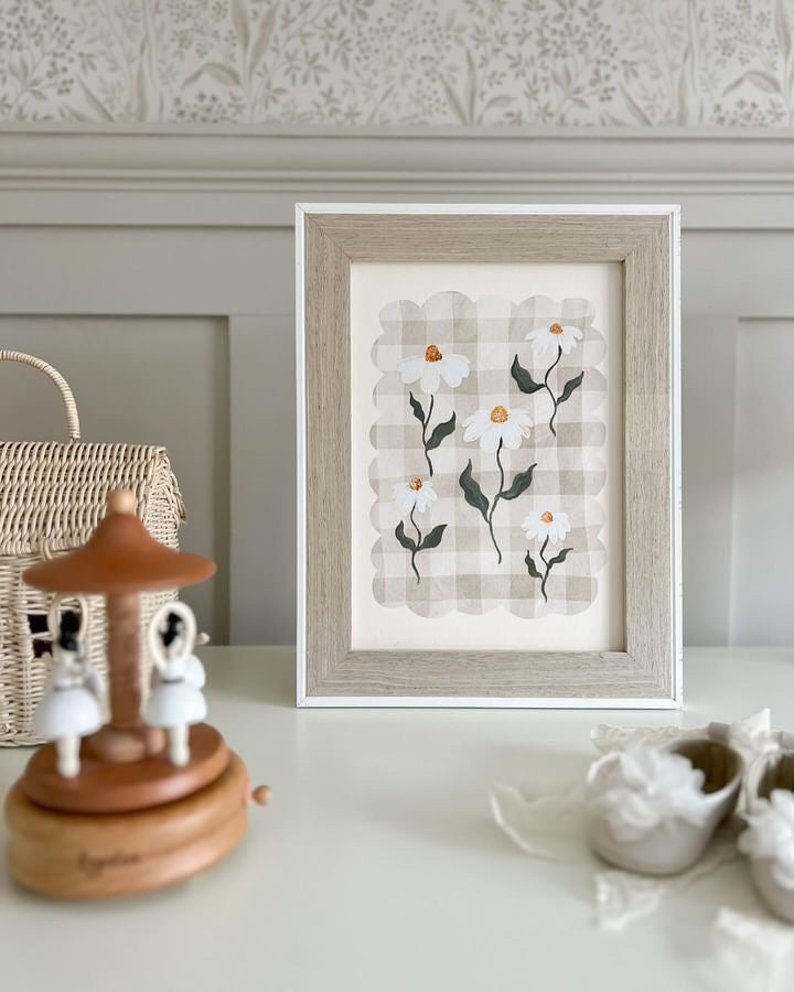 Daisy Gingham Scalloped Wall Art