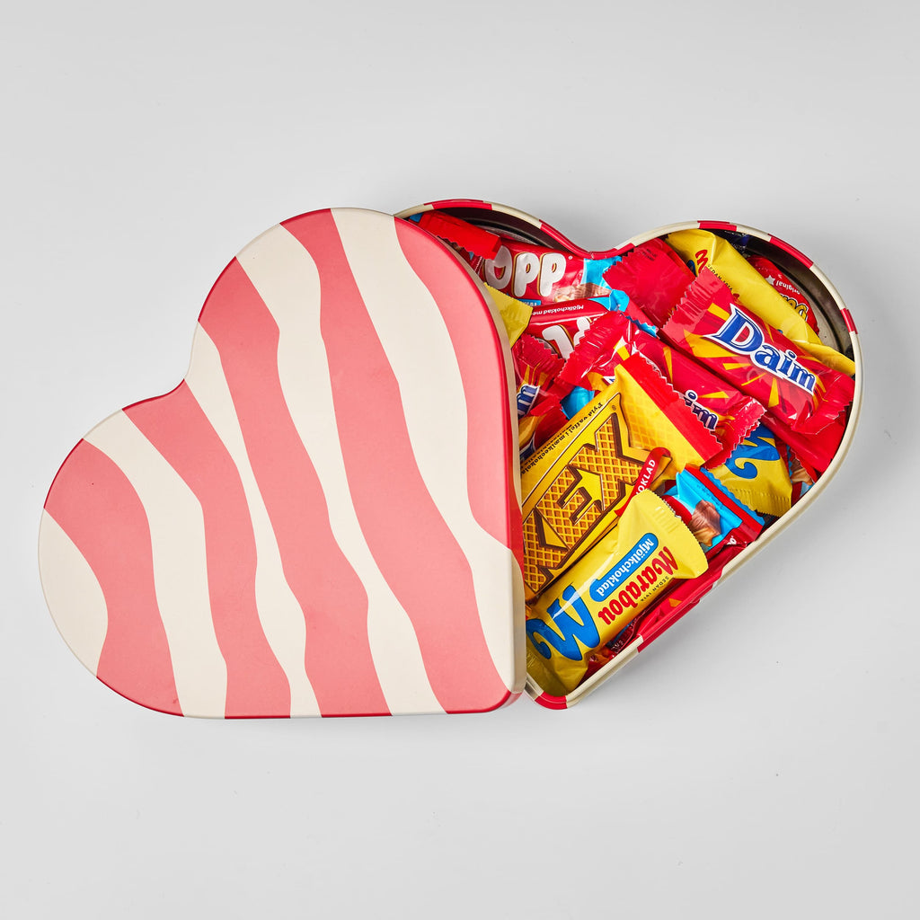 Älskar Heart Shaped Tin with Swedish Sweets