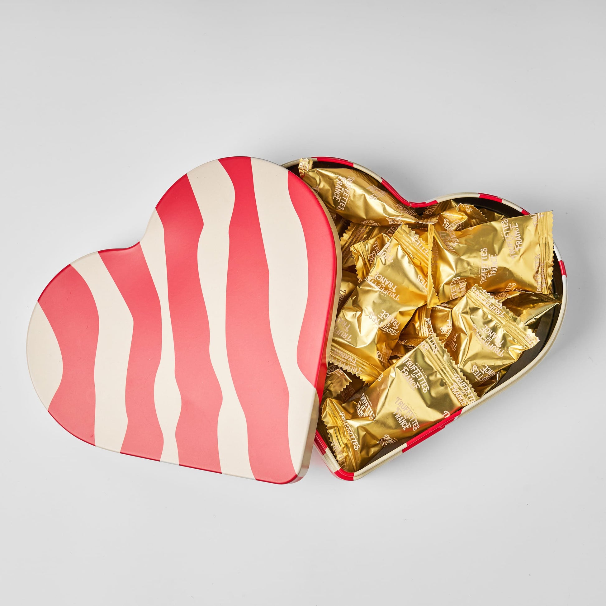 Älskar Heart Shaped Tin with Swedish Sweets