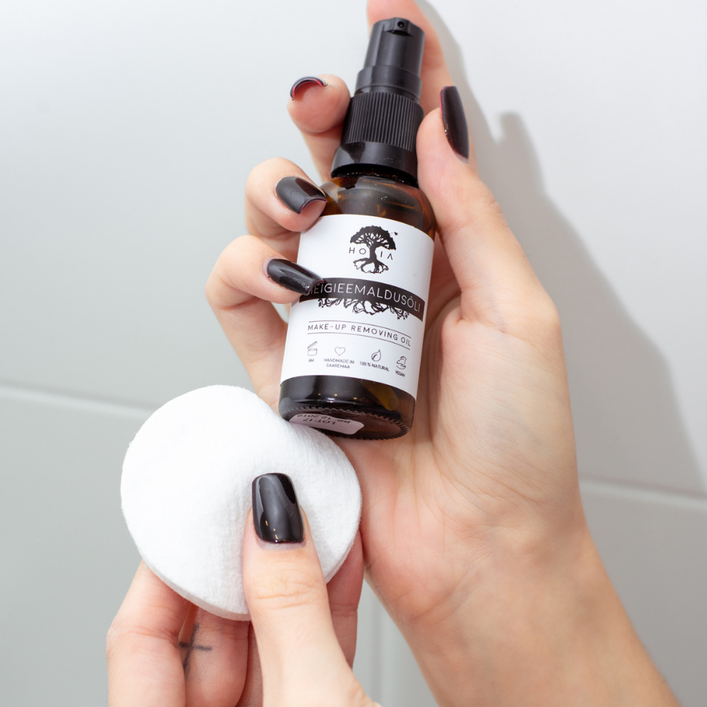 Gentle Natural Makeup Remover Oil – Soothes & Restores Skin by HOIA at www.brixbailey.com