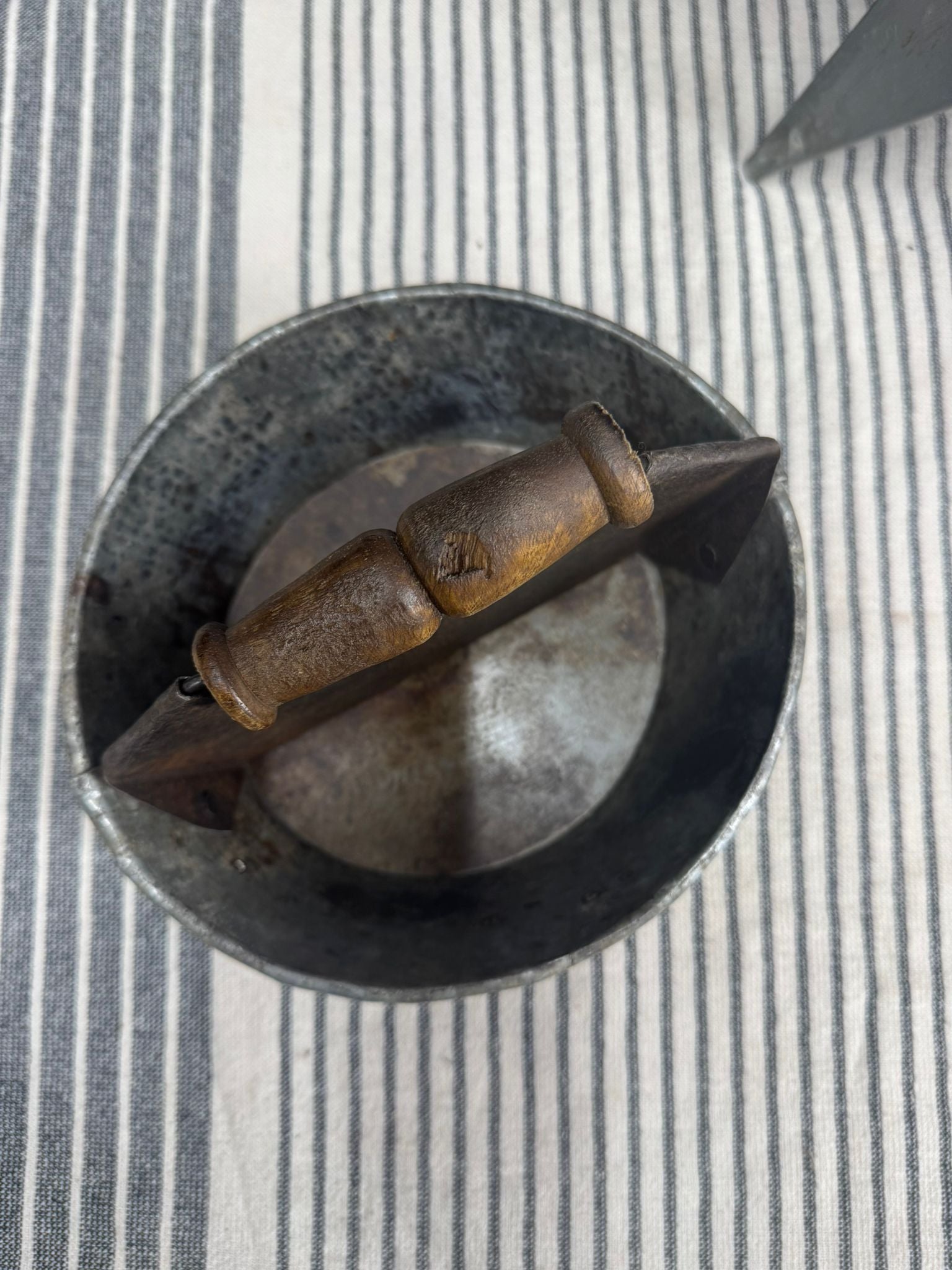 Vintage Small Metal Tray / Plant Pot Herb Planter / Metal Bucket Carry Caddie  (B)