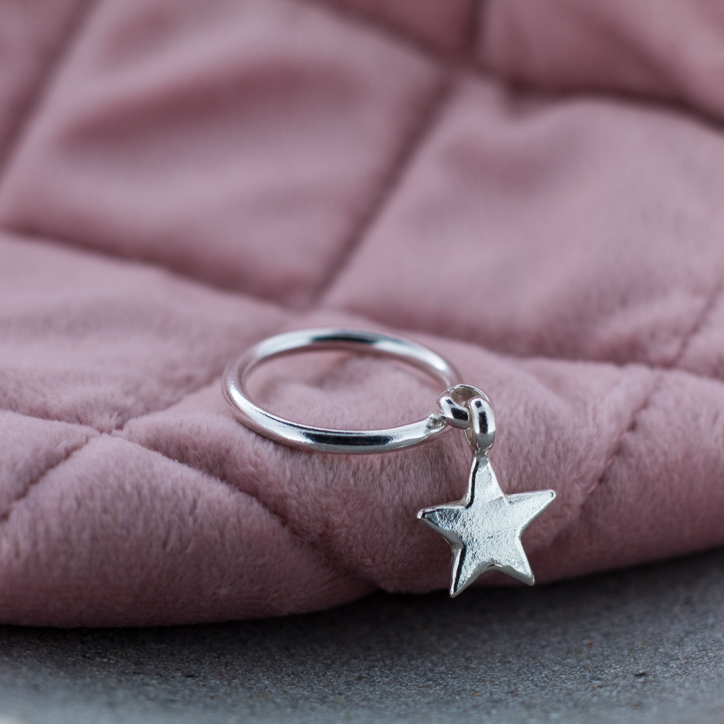 Star Dangle Ring in Sterling Silver