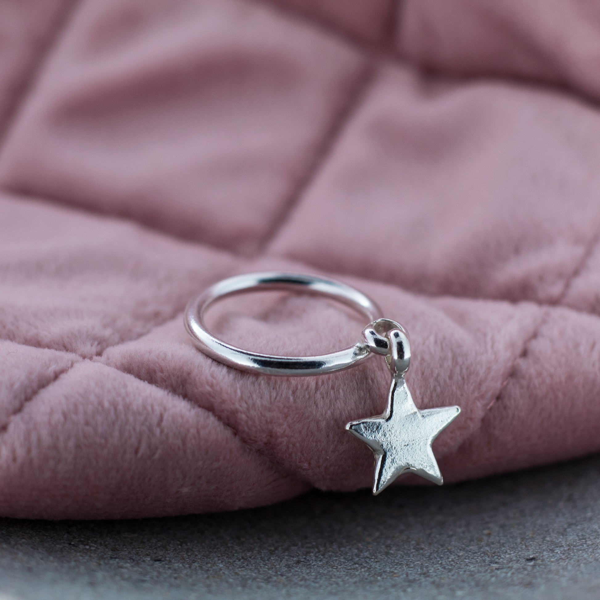 Star Dangle Ring in Sterling Silver