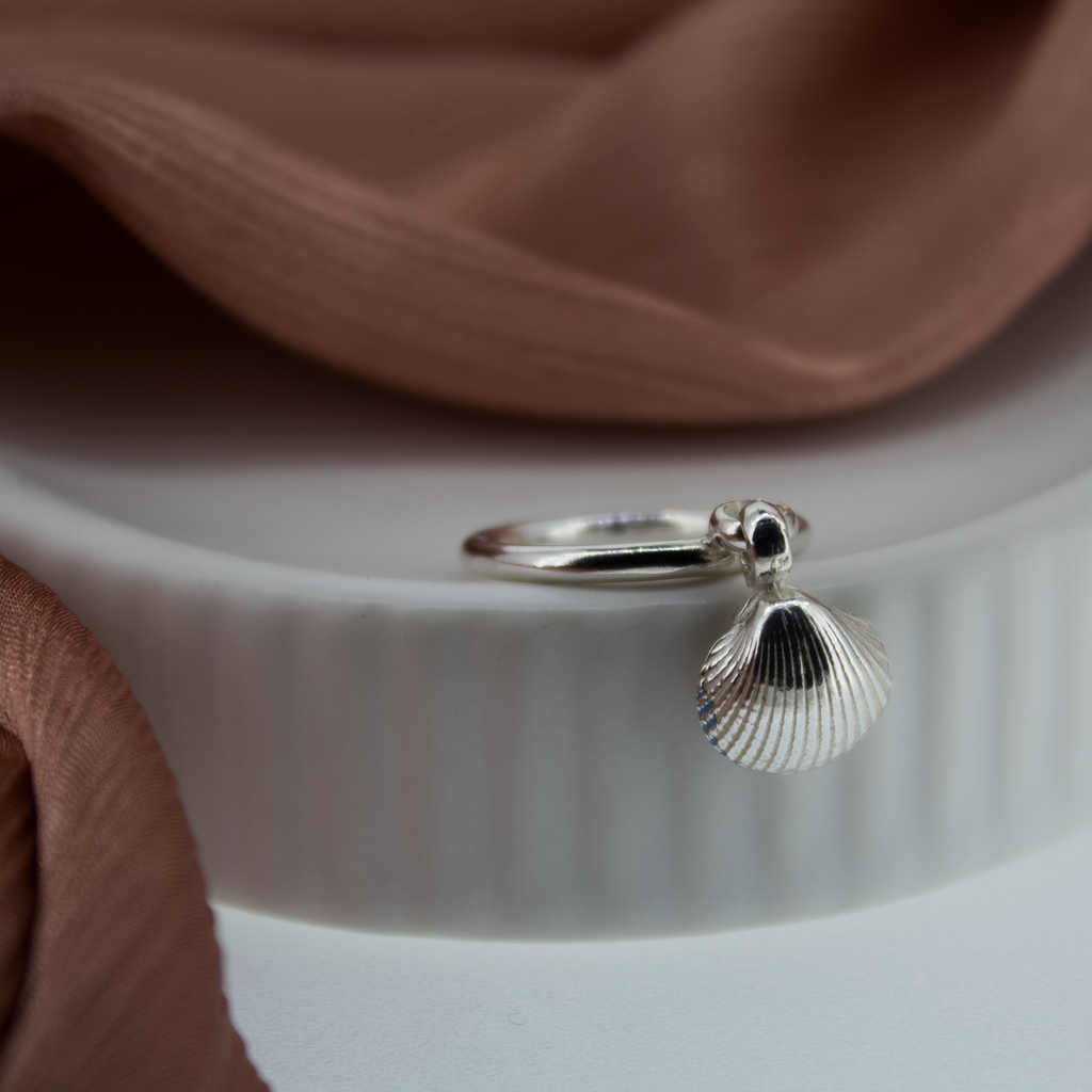 Shell Dangle Ring in Recycled Silver