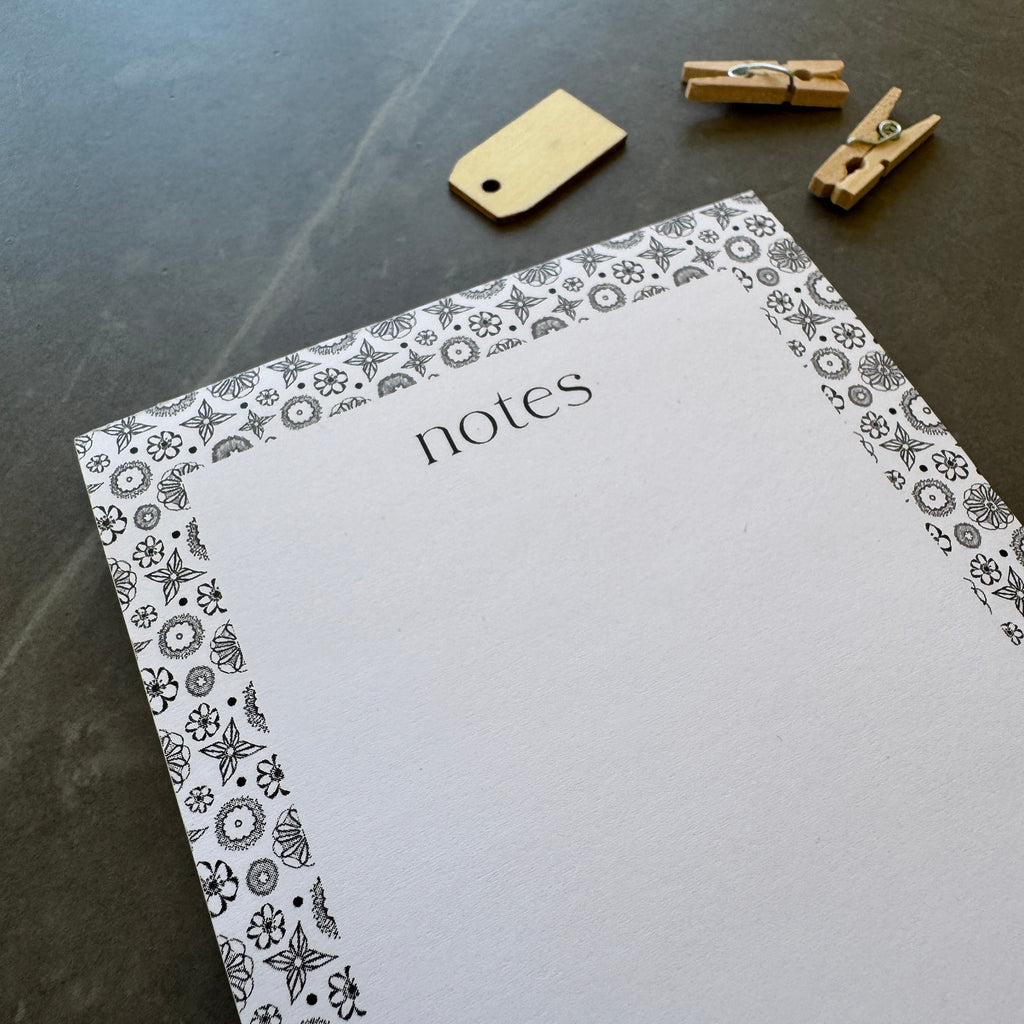 Floral Patterned List Pad with Optional Magnet