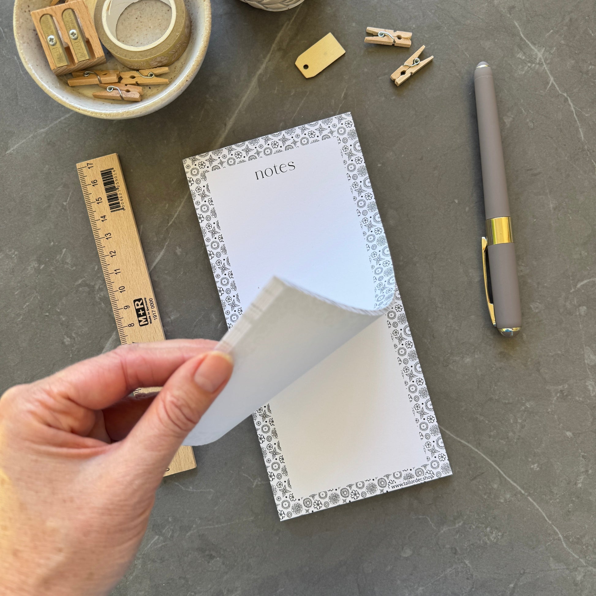 Floral Patterned List Pad with Optional Magnet