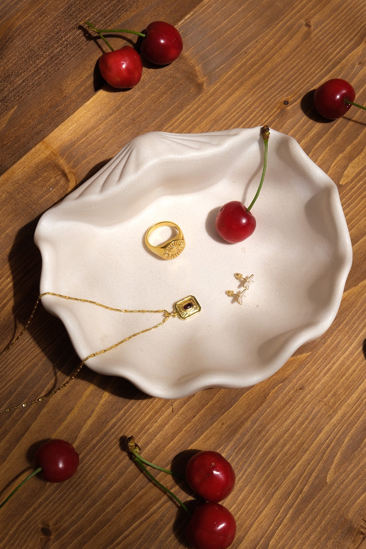 Large Clam Shell Tray