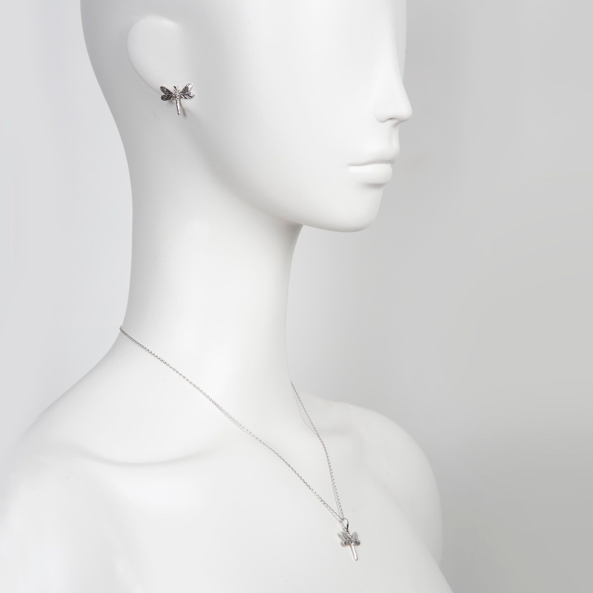 bold silver dragonfly pendant with gemstones on a 45 cm chain - a confident statement of freedom