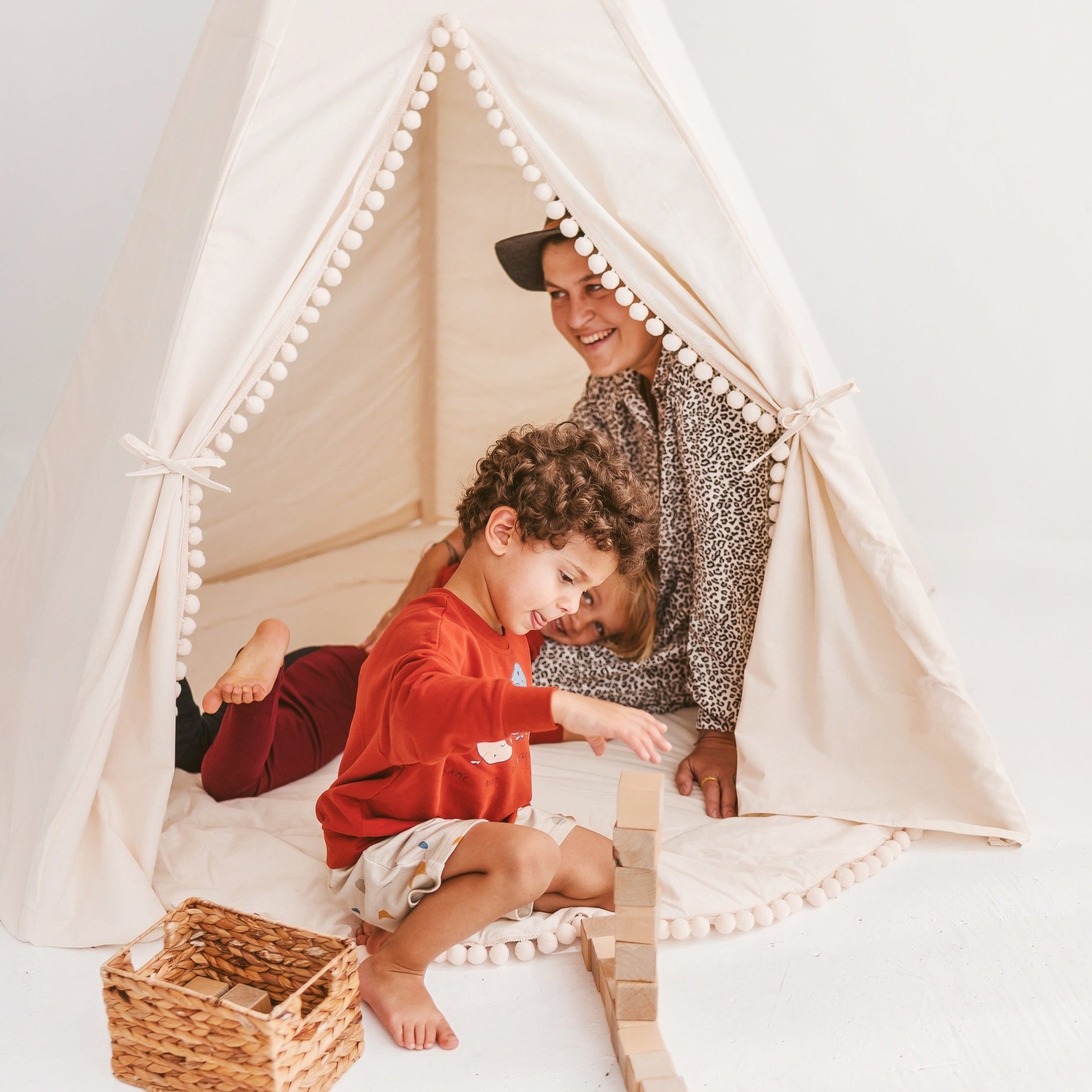 Extra Large Kids Teepee Tent with Pom Pom Decor