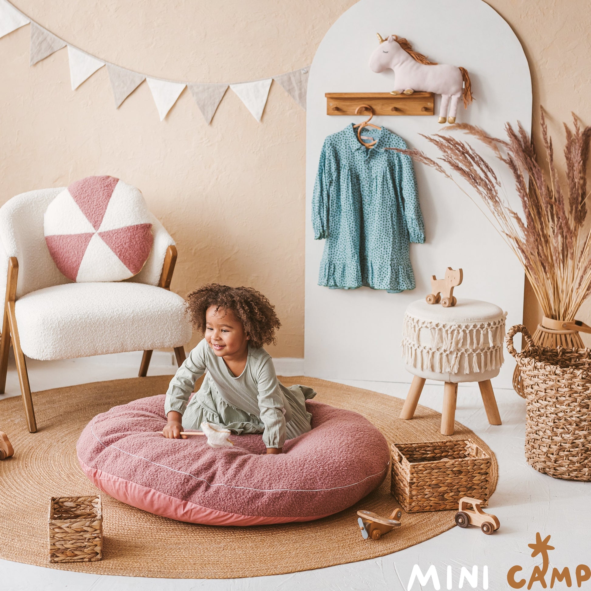 Floating Kids Bookshelf with Coat Hooks in Solid Oak