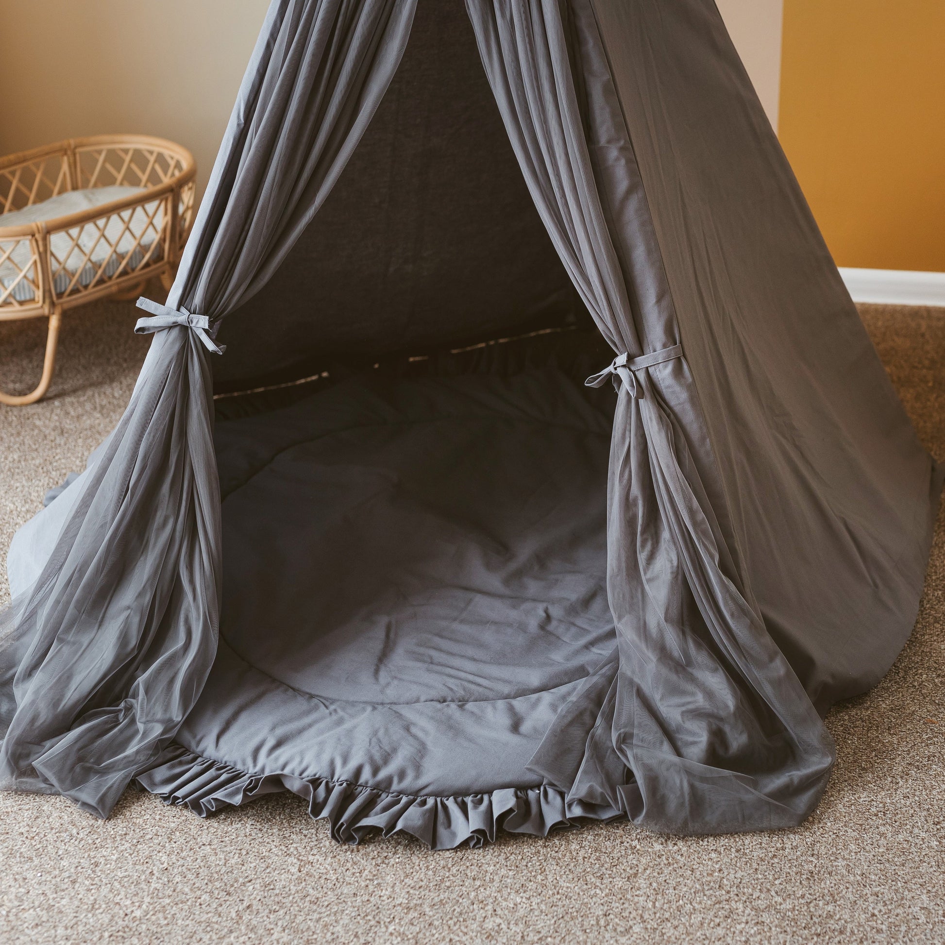 Kids Playmat with Ruffled Border in Grey